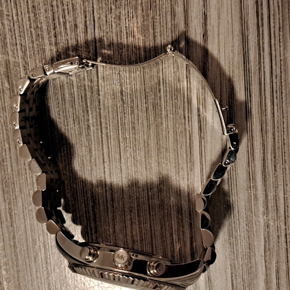 Watch - Picture 2 of 5